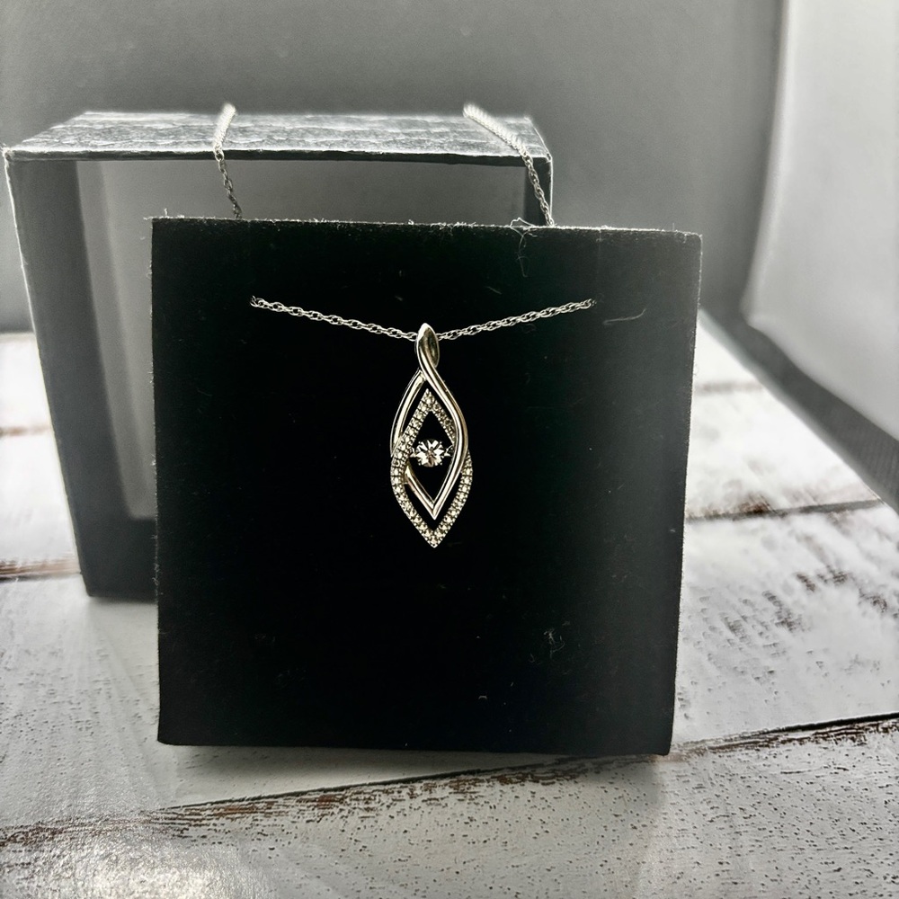 Kay Jewelers Dancing Diamond pendant